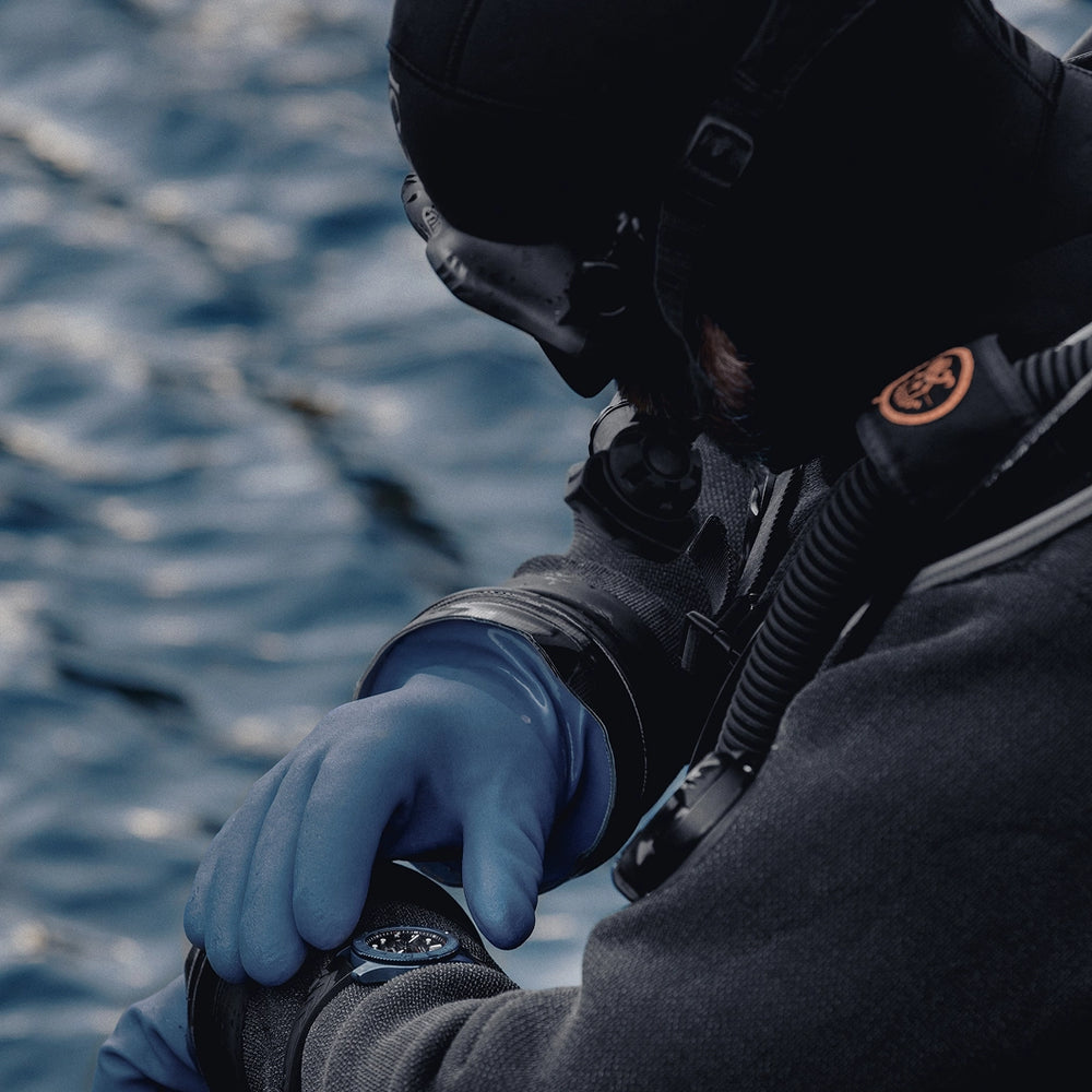 Aldo Kane wearing the Supermarine Full Ceramic Deep Blue while Scuba Diving